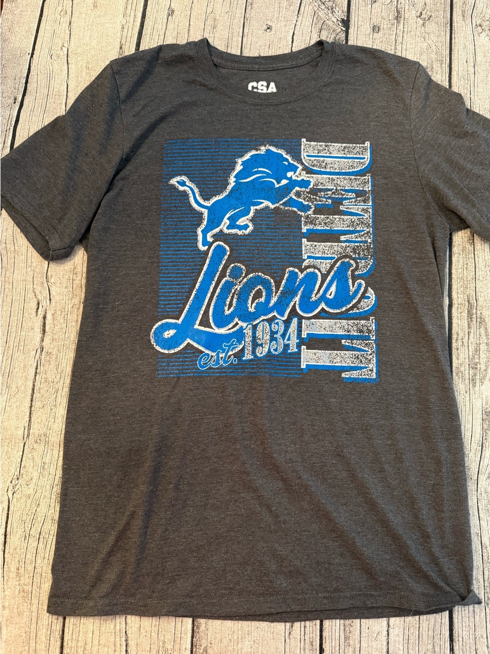 NFL apparel Detroit Lions shirt size M. Unisex